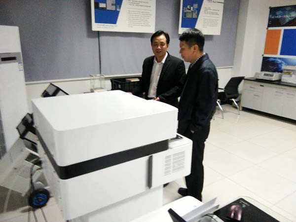 湖北省机电研究院杨院长来创想仪器光谱仪车间参观指导
