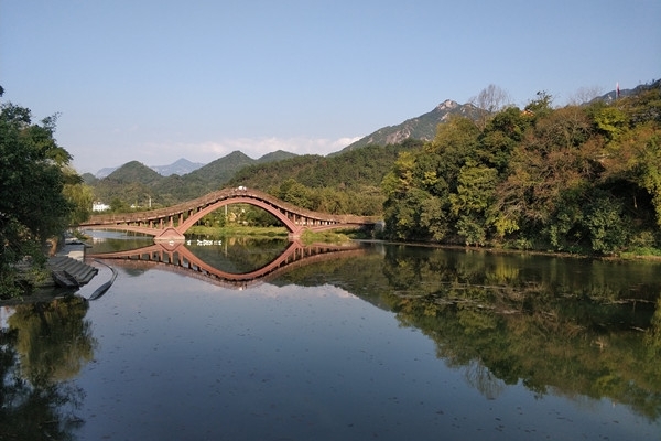 湖面镜像